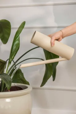 Metallbude Dekofiguren|Gießkanne Yamira